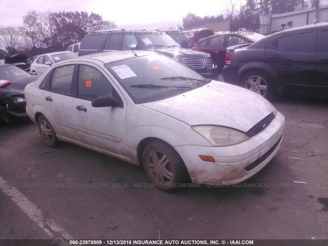 1FAFP34P11W358565 - 2001 FORD FOCUS SE/SE COMFORT WHITE photo 1