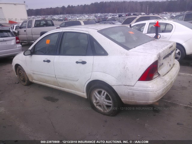 1FAFP34P11W358565 - 2001 FORD FOCUS SE/SE COMFORT WHITE photo 3