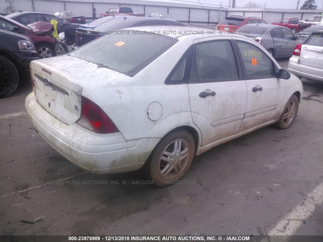 1FAFP34P11W358565 - 2001 FORD FOCUS SE/SE COMFORT WHITE photo 4