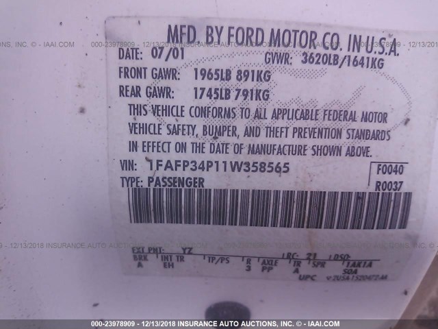 1FAFP34P11W358565 - 2001 FORD FOCUS SE/SE COMFORT WHITE photo 9