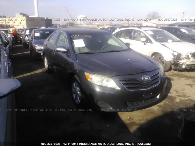 4T1BF3EKXBU584546 - 2011 TOYOTA CAMRY SE/LE/XLE 灰色 照片 1