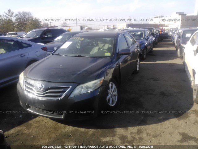 4T1BF3EKXBU584546 - 2011 TOYOTA CAMRY SE/LE/XLE 灰色 照片 2