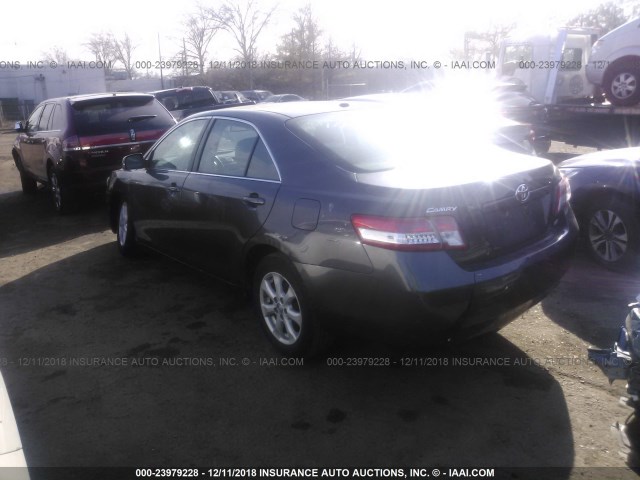 4T1BF3EKXBU584546 - 2011 TOYOTA CAMRY SE/LE/XLE 灰色 照片 3