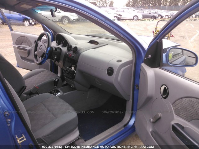 KL1TD62615B341125 - 2005 CHEVROLET AVEO LS BLUE photo 5