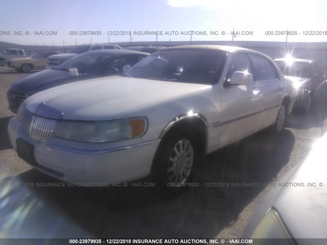 1LNHM81W7YY794299 - 2000 LINCOLN TOWN CAR EXECUTIVE WHITE photo 2