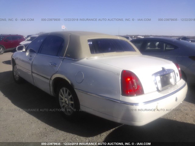 1LNHM81W7YY794299 - 2000 LINCOLN TOWN CAR EXECUTIVE WHITE photo 3