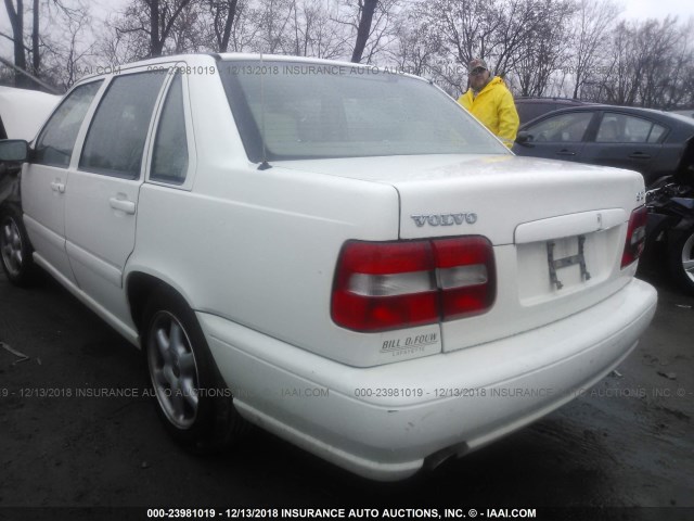 YV1LS5571W1488401 - 1998 VOLVO S70 WHITE photo 3