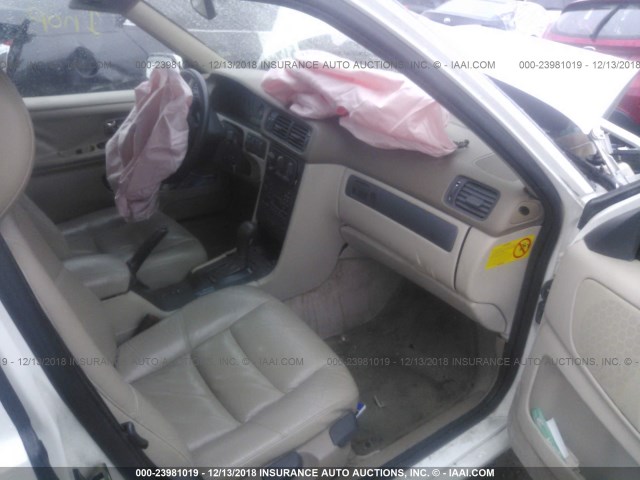 YV1LS5571W1488401 - 1998 VOLVO S70 WHITE photo 5