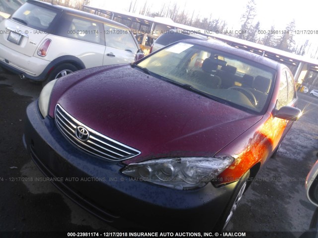 JTDBE32K953033594 - 2005 TOYOTA CAMRY LE/XLE/SE RED photo 2