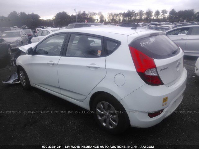 KMHCT5AE6GU261904 - 2016 HYUNDAI ACCENT SE WHITE photo 3