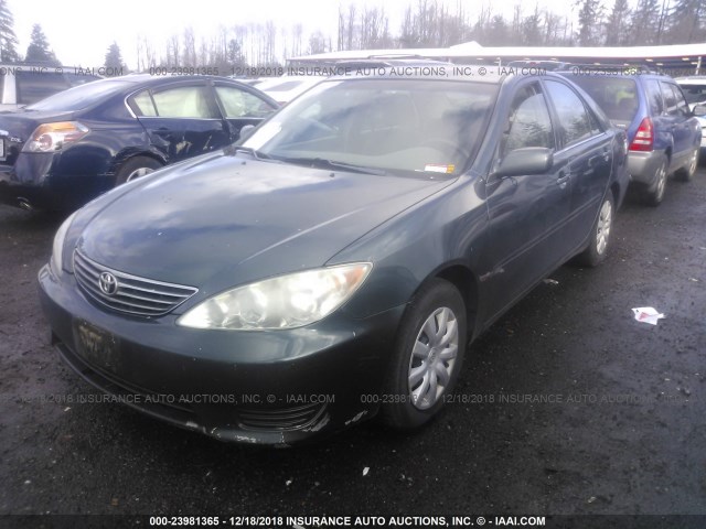 4T1BE32K05U060169 - 2005 TOYOTA CAMRY LE/XLE/SE GREEN photo 2