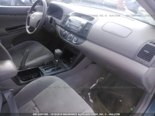 4T1BE32K05U060169 - 2005 TOYOTA CAMRY LE/XLE/SE GREEN photo 5