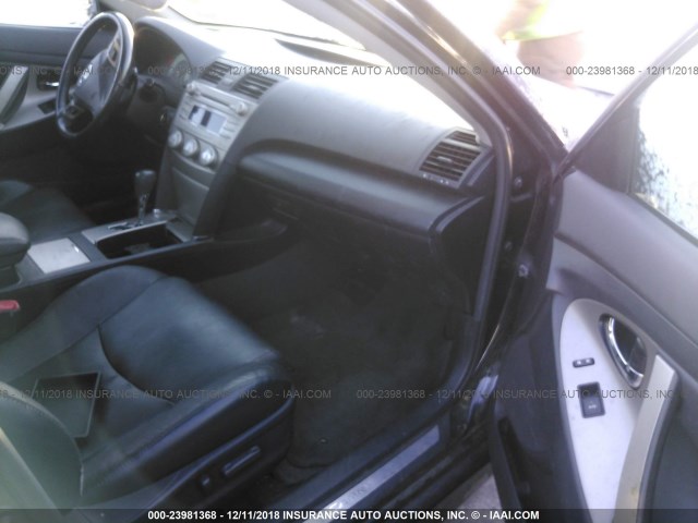 4T1BF3EK9AU004587 - 2010 TOYOTA CAMRY SE/LE/XLE BLACK photo 5