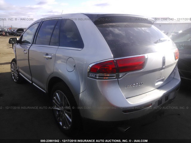 2LMDJ8JK6DBL29478 - 2013 LINCOLN MKX SILVER photo 3