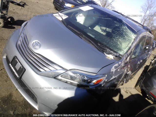 5TDYZ3DC5HS769858 - 2017 TOYOTA SIENNA XLE/LIMITED SILVER photo 2