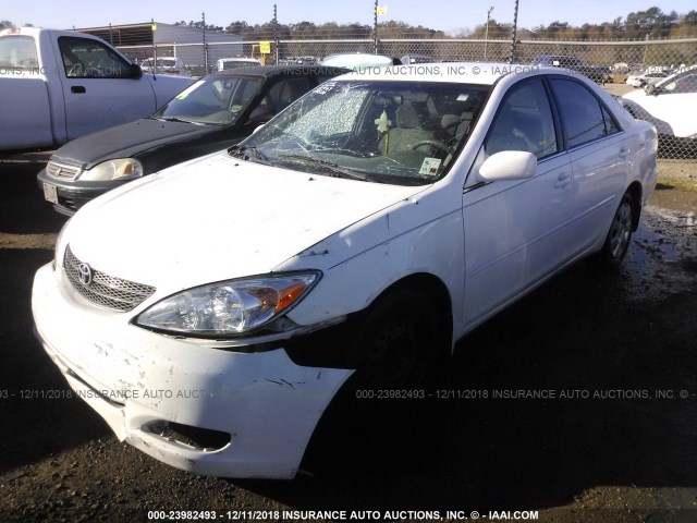 4T1BE32K82U050467 - 2002 TOYOTA CAMRY LE/XLE/SE WHITE photo 2