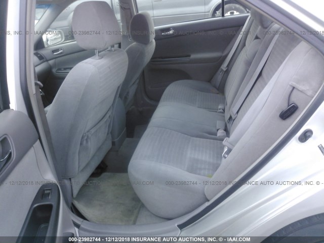4T1BE32K15U552175 - 2005 TOYOTA CAMRY LE/XLE/SE SILVER photo 8