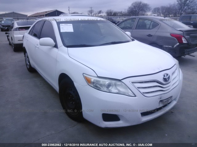 4T1BF3EK8BU774135 - 2011 TOYOTA CAMRY SE/LE/XLE WHITE photo 1