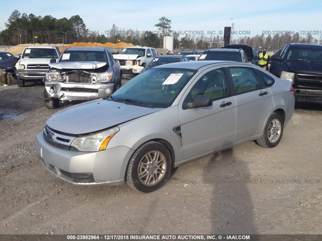 1FAHP35N28W163008 - 2008 FORD FOCUS SE/SEL/SES SILVER photo 2