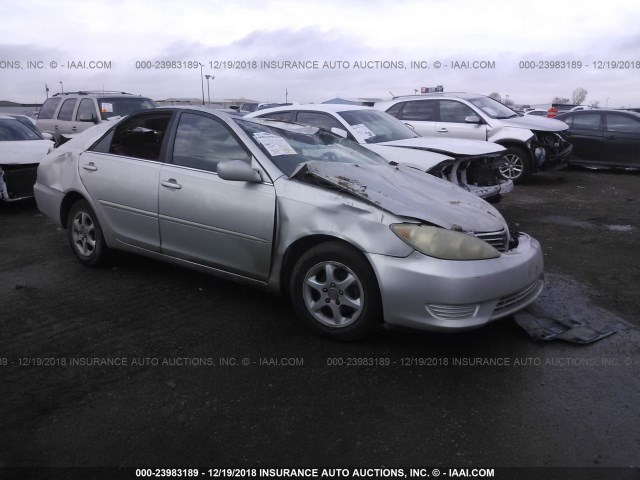 4T1BE32K85U991812 - 2005 TOYOTA CAMRY LE/XLE/SE SILVER photo 1