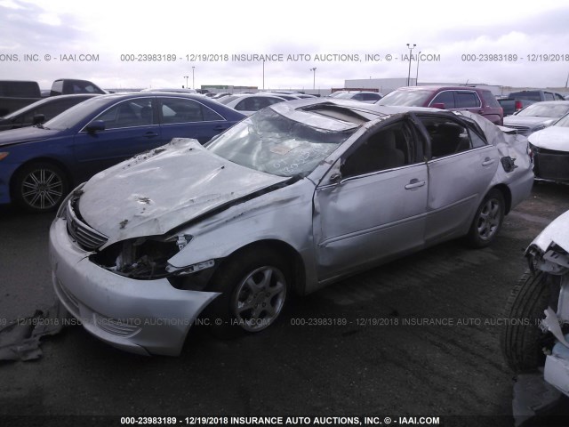 4T1BE32K85U991812 - 2005 TOYOTA CAMRY LE/XLE/SE SILVER photo 2