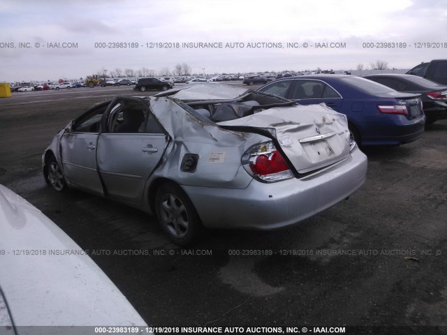 4T1BE32K85U991812 - 2005 TOYOTA CAMRY LE/XLE/SE SILVER photo 3