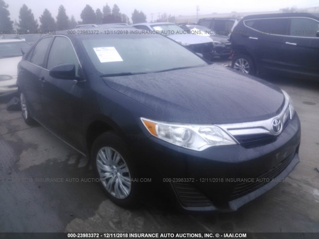 4T4BF1FK3ER439572 - 2014 TOYOTA CAMRY L/SE/LE/XLE 深蓝色 照片 1
