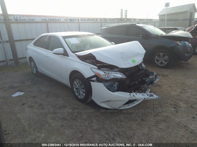 4T1BF1FK6FU948275 - 2015 TOYOTA CAMRY LE/XLE/SE/XSE WHITE photo 1