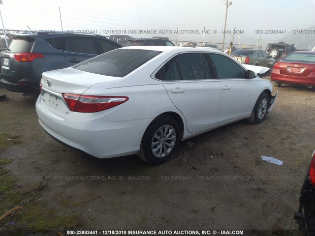 4T1BF1FK6FU948275 - 2015 TOYOTA CAMRY LE/XLE/SE/XSE WHITE photo 4