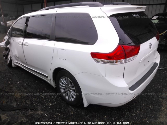 5TDYK3DC2DS401779 - 2013 TOYOTA SIENNA XLE/LIMITED WHITE photo 3