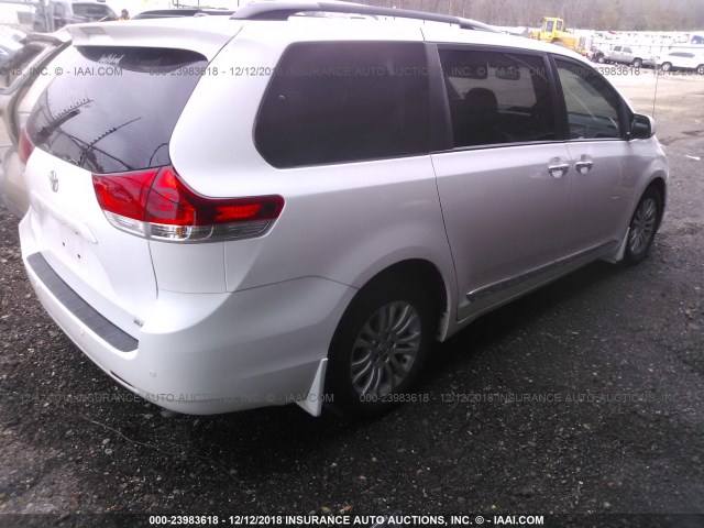 5TDYK3DC2DS401779 - 2013 TOYOTA SIENNA XLE/LIMITED WHITE photo 4