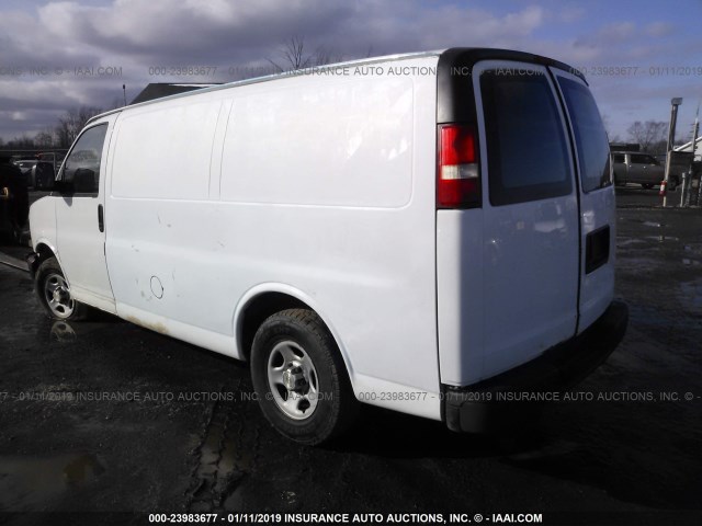 1GCFG15X651252063 - 2005 CHEVROLET EXPRESS G1500  WHITE photo 3