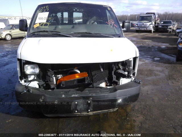 1GCFG15X651252063 - 2005 CHEVROLET EXPRESS G1500  WHITE photo 5