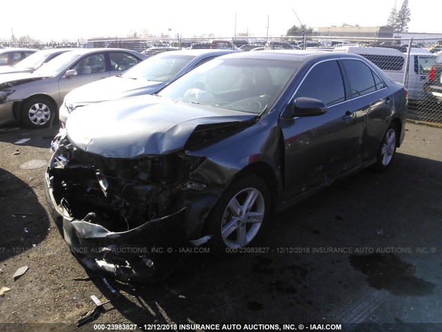 4T1BF1FK9EU737165 - 2014 TOYOTA CAMRY L/SE/LE/XLE 灰色 照片 2