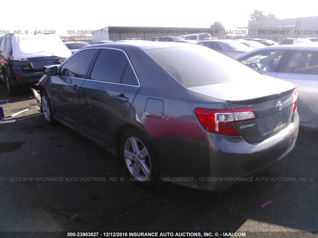 4T1BF1FK9EU737165 - 2014 TOYOTA CAMRY L/SE/LE/XLE 灰色 照片 3
