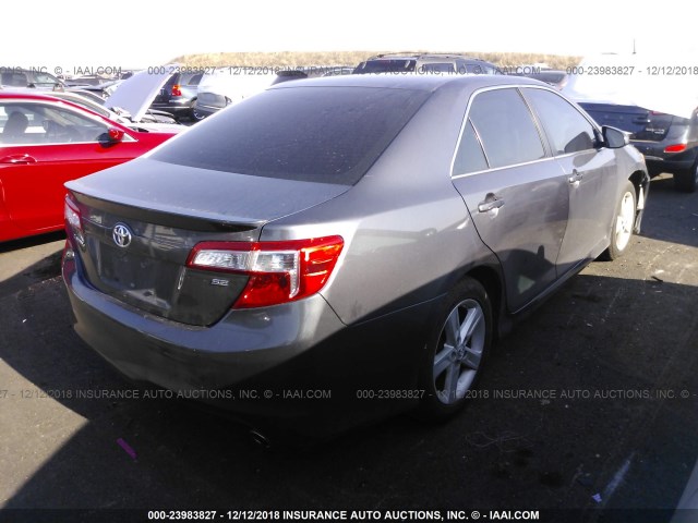4T1BF1FK9EU737165 - 2014 TOYOTA CAMRY L/SE/LE/XLE 灰色 照片 4