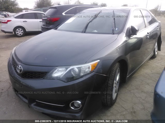 4T1BF1FK5CU075291 - 2012 TOYOTA CAMRY SE/LE/XLE 灰色 照片 2