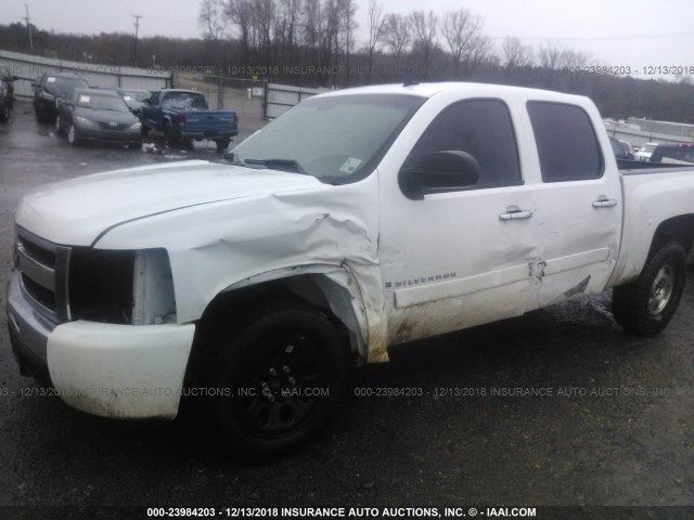 2GCEC130081221709 - 2008 CHEVROLET SILVERADO C1500 WHITE photo 6