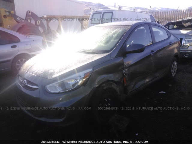 KMHCT4AE5GU105377 - 2016 HYUNDAI ACCENT SE GRAY photo 2