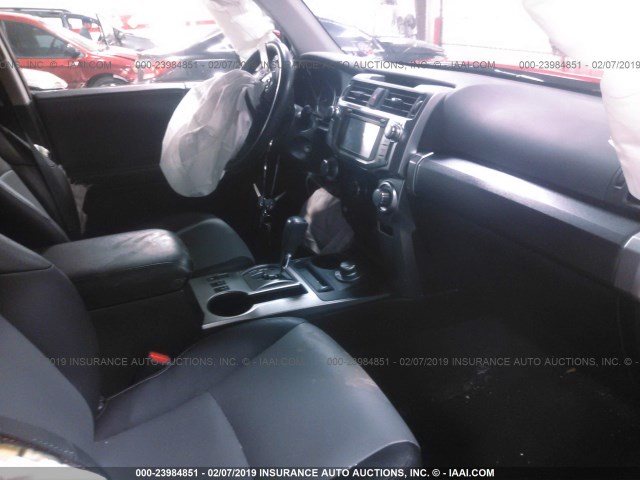 JTEBU5JR6G5320004 - 2016 TOYOTA 4RUNNER SR5 PREM/LTDL/TRAIL/TRD RED photo 5