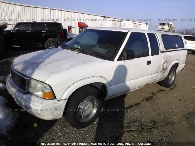 1GTCS195028143689 - 2002 GMC SONOMA WHITE photo 2