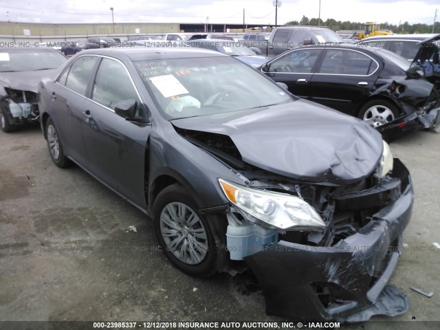 4T1BF1FK2EU363191 - 2014 TOYOTA CAMRY L/SE/LE/XLE 灰色 照片 1