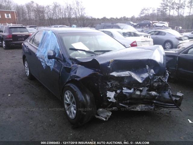 4T1BF1FK2HU777270 - 2017 TOYOTA CAMRY LE/XLE/SE/XSE 蓝色 照片 1