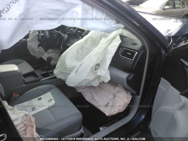 4T1BF1FK2HU777270 - 2017 TOYOTA CAMRY LE/XLE/SE/XSE 蓝色 照片 5