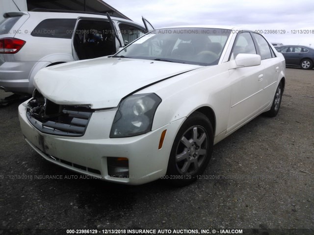 1G6DP567050152417 - 2005 CADILLAC CTS HI FEATURE V6 WHITE photo 2