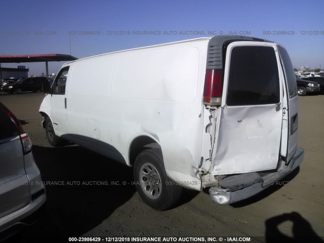 1GTFG29M5Y1182842 - 2000 GMC SAVANA G2500 WHITE photo 3