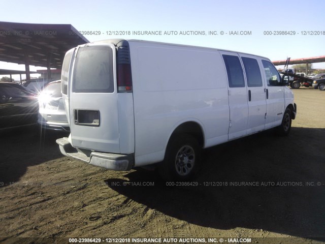 1GTFG29M5Y1182842 - 2000 GMC SAVANA G2500 WHITE photo 4