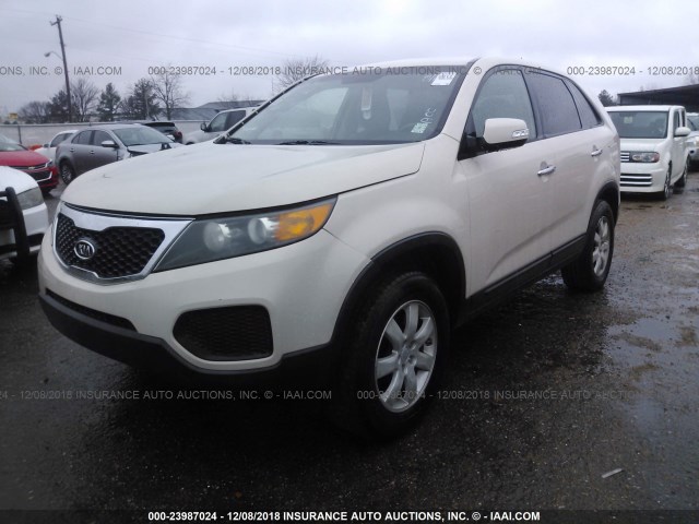 5XYKT3A10BG035546 - 2011 KIA SORENTO LX BEIGE photo 2