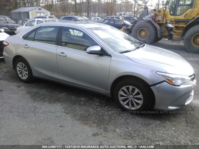 4T1BF1FK8GU599556 - 2016 TOYOTA CAMRY LE/XLE/SE/XSE SILVER photo 1