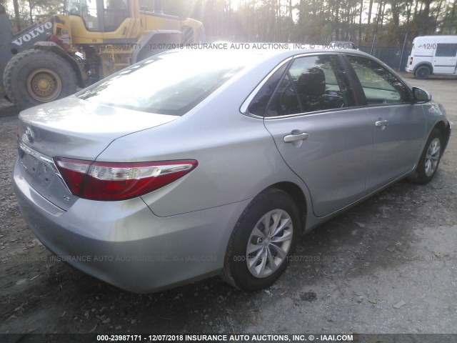 4T1BF1FK8GU599556 - 2016 TOYOTA CAMRY LE/XLE/SE/XSE SILVER photo 4